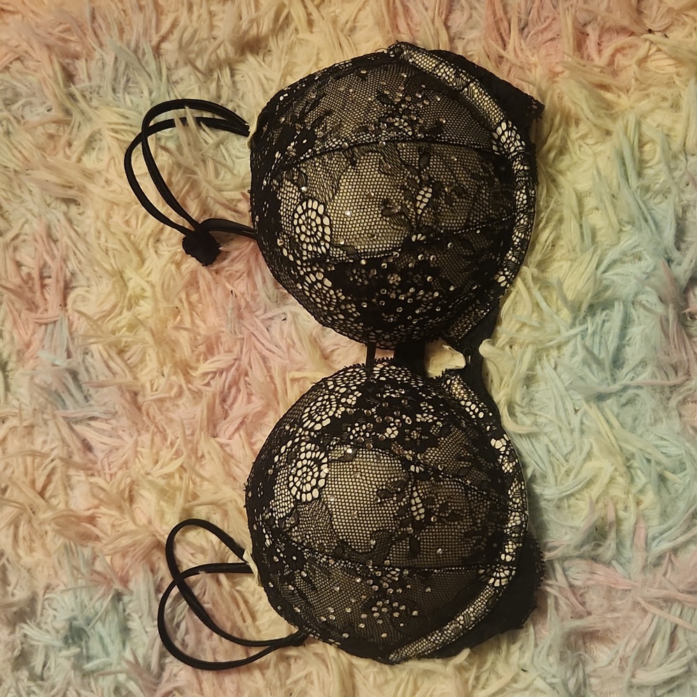 Victoria’s Secret 32B Black Bling lace push-up bra with underwire